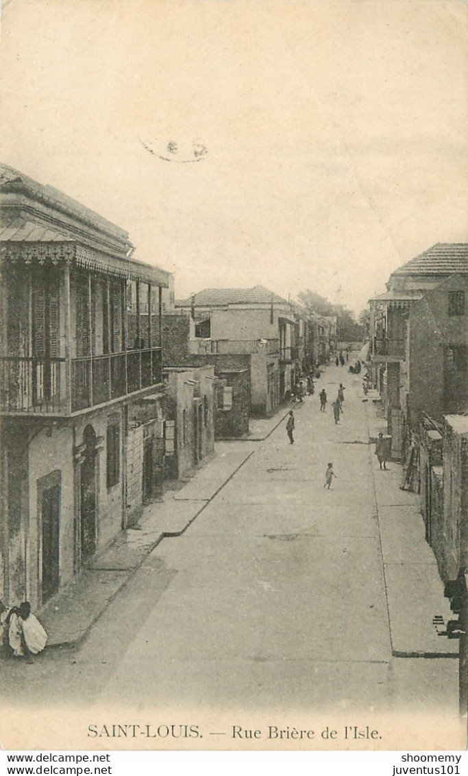 CPA Sénégal-Saint Louis-Rue Brière De L'Isle-Gros Pli Haut Droit-RARE     L1829 - Senegal