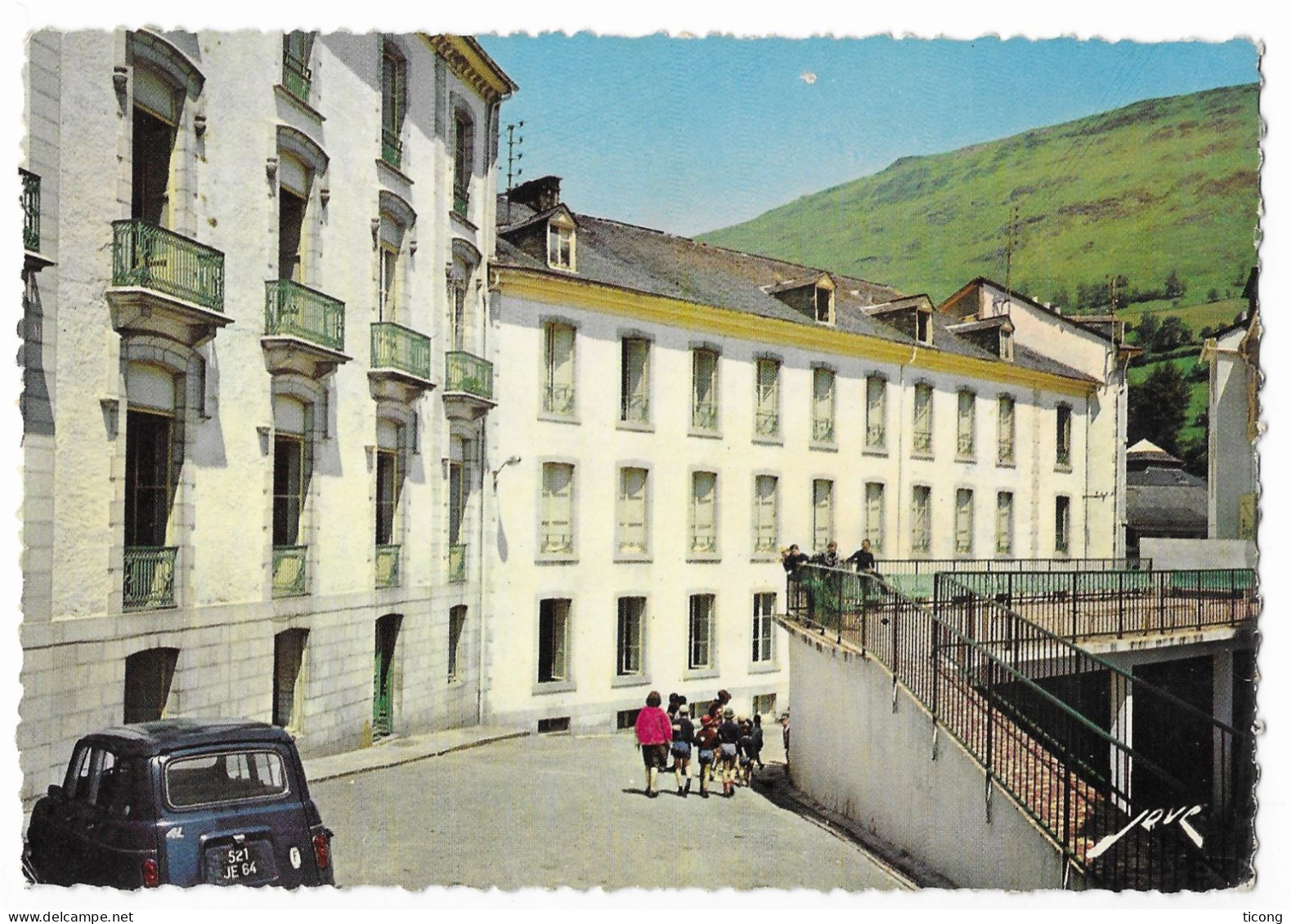 EAUX BONNES PYRENEES ATLANTIQUES - ENTRAIDE SOCIALE CENTRE SANITAIRE ET THERMAL, UNE 4L RENAULT, EDITION JOVE PAU, - Eaux Bonnes