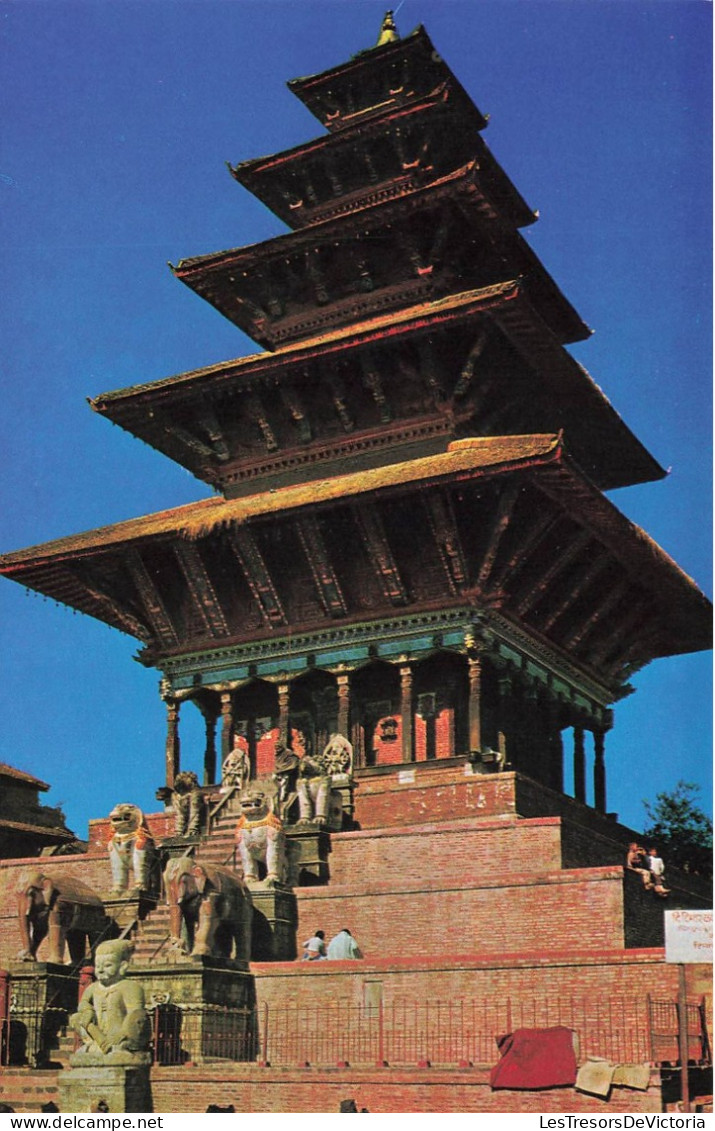 NEPAL - Nyatapola Temple Bhaktapur - Vue Générale - Statue - Carte Postale - Népal