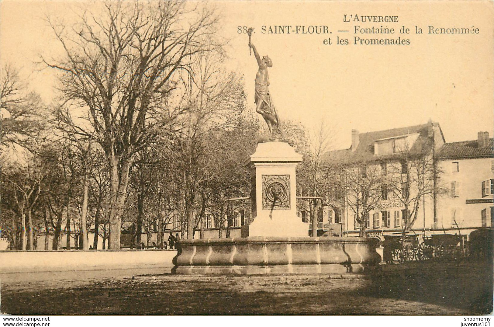 CPA Saint Flour-Fontaine De La Renommée Et Les Promenades-88      L2328 - Saint Flour