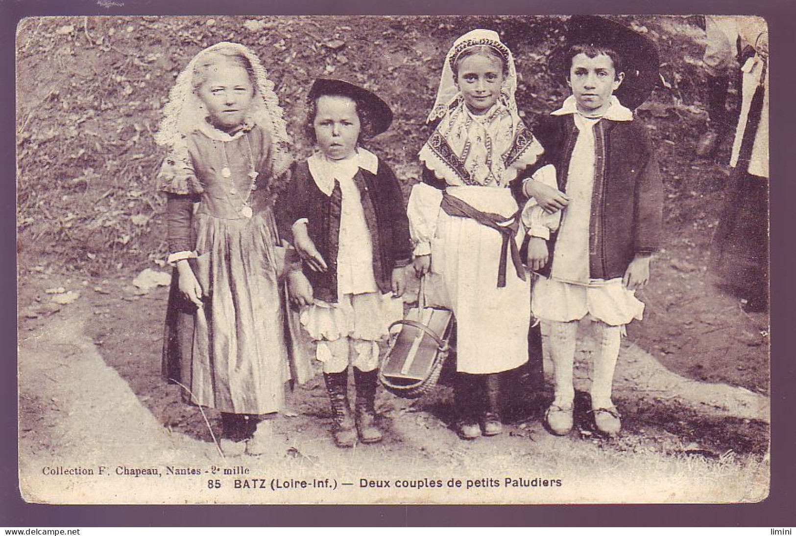 44  - BATZ - COUPLES DE JEUNES PALUDIERS En COSTUME - ANIMÉE - - Batz-sur-Mer (Bourg De B.)