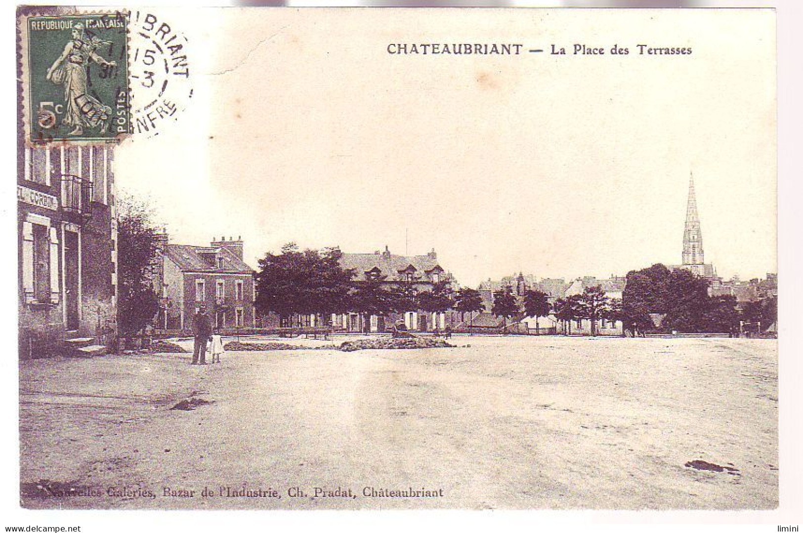 44 - CHÂTEAUBRIANT - La PLACE Des TERRASSES - ANIMÉE  - - Châteaubriant