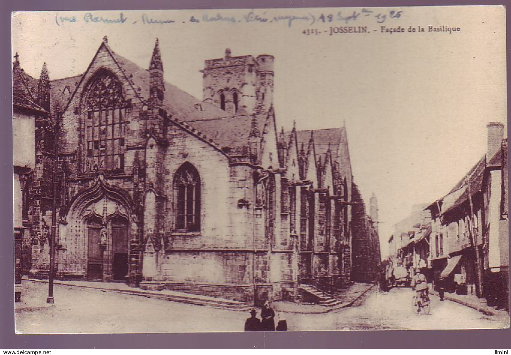 56 - JOSELIN - PLACE De La BASILIQUE - ANIMÉE - - Josselin