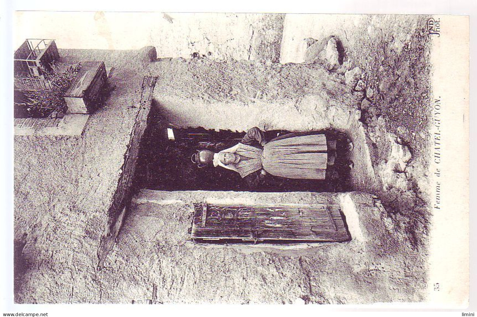 63 - CHATELGUYON - FEMME EN COSTUME - ANIMÉE - - Châtel-Guyon