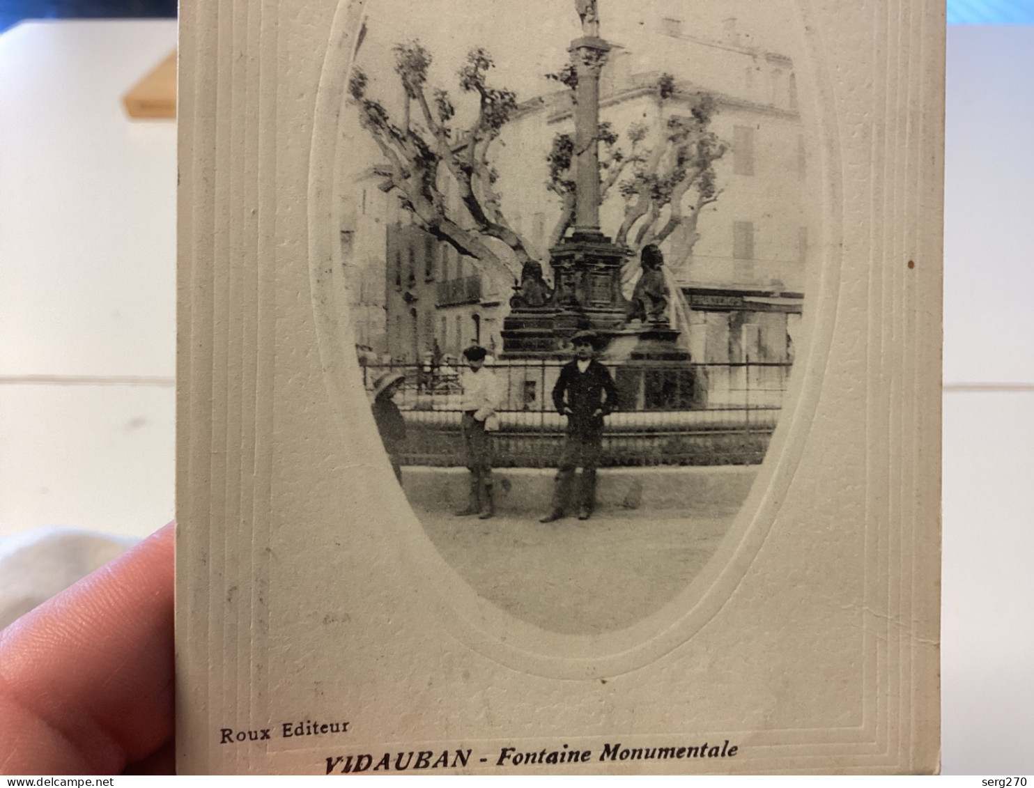 Vidauban Fontaine Monumentale éditeur Roux Enfants Devant La Fontaine, Carte, Animée Rare, 1912 Dans Un Médaillon - Vidauban