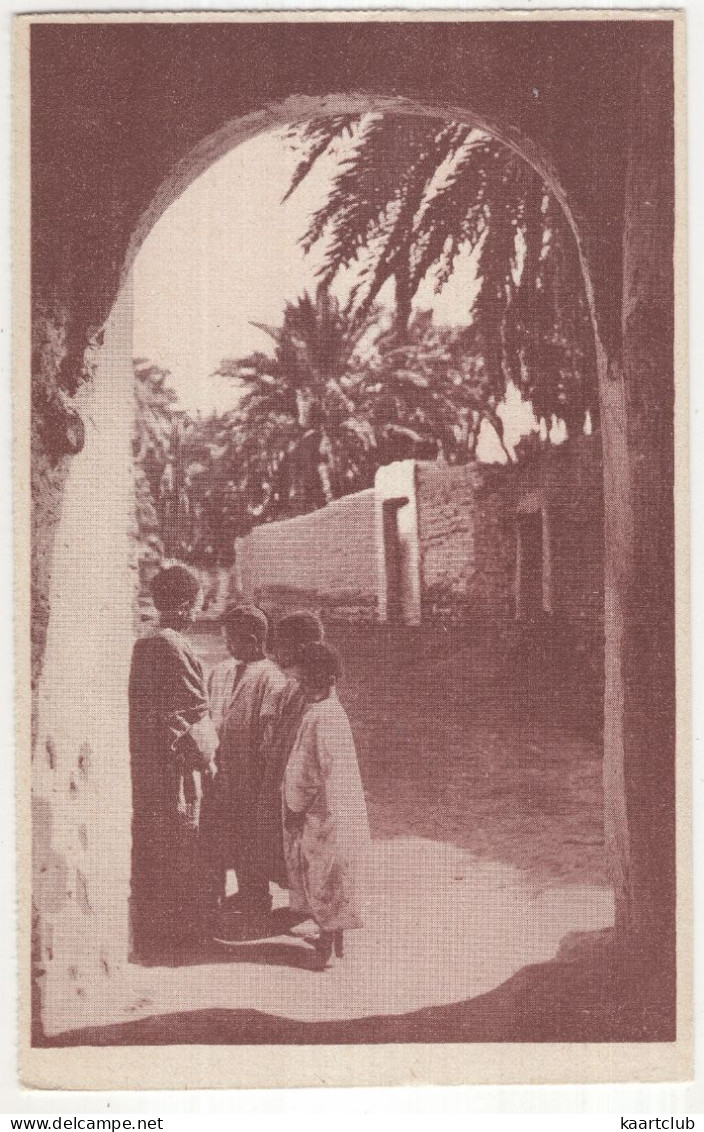 'Tolga'  Enfants Sous Le Porche - (l'Algérie) - Chemin De Fer Algérien De L'État - Children