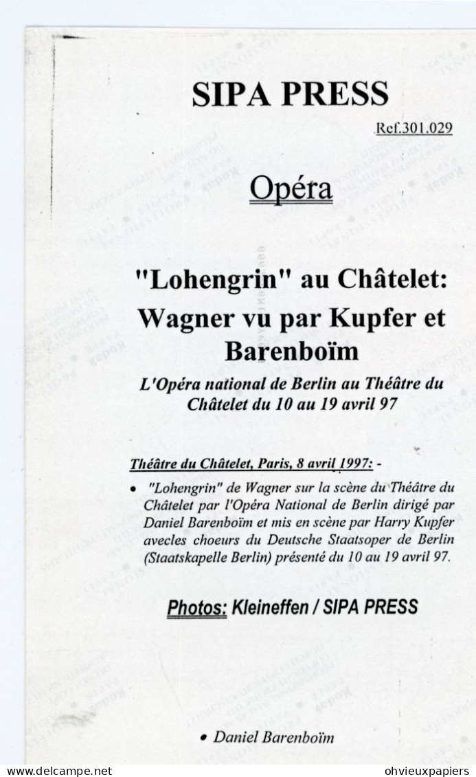 4 PHOTOS OPERA  LOHENGRIN  Au  CHATELET  DE WAGNER VU PAR BARENBOIM  Et KUPFER  . RENE PAPE Et EMILY PAGE / SIPA PRESS - Identified Persons