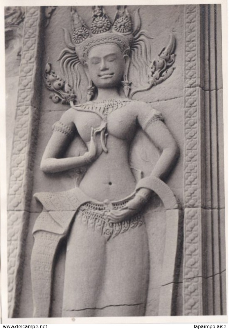 Photo De Particulier INDOCHINE  CAMBODGE  ANGKOR THOM  Art Khmer Bas Relief Danseuse A Identifier    Réf 30326 - Asie