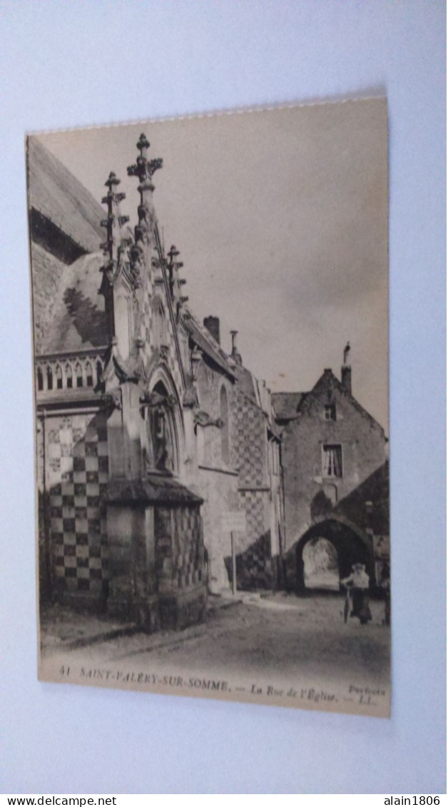 Carte Postale Ancienne ( AA3 ) De Saint Valéry Sur Somme , La Rue De L église - Saint Valery Sur Somme