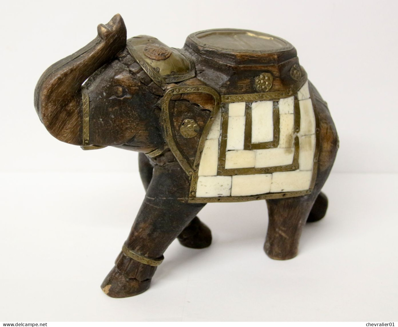 Art-antiquité_sculpture En Bois_Statuette D'éléphant Indien En Armure - Wood