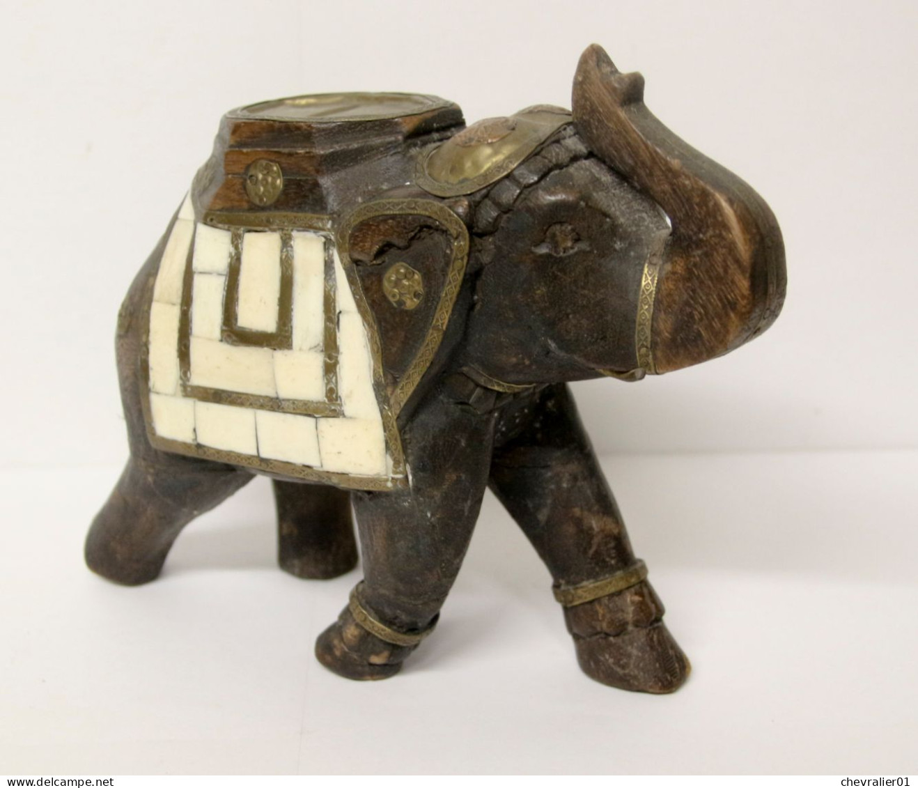 Art-antiquité_sculpture En Bois_Statuette D'éléphant Indien En Armure - Madera