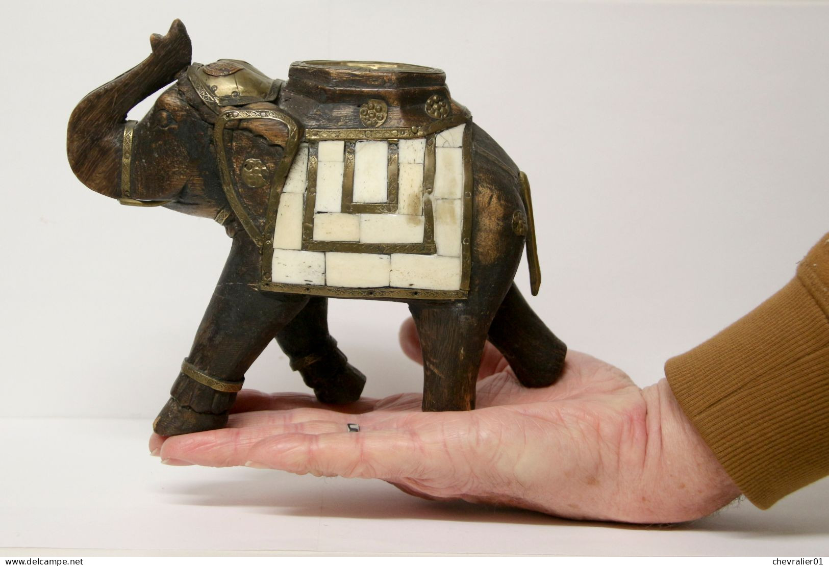 Art-antiquité_sculpture en bois_Statuette d'éléphant indien en armure