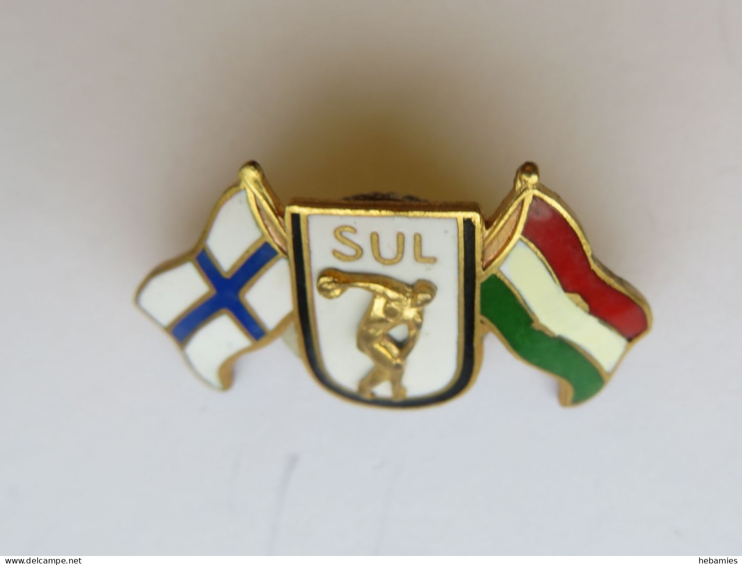 Athletics Game FINLAND - HUNGARY - Finnish Athletics Federation - Old Screw Badge - - Football