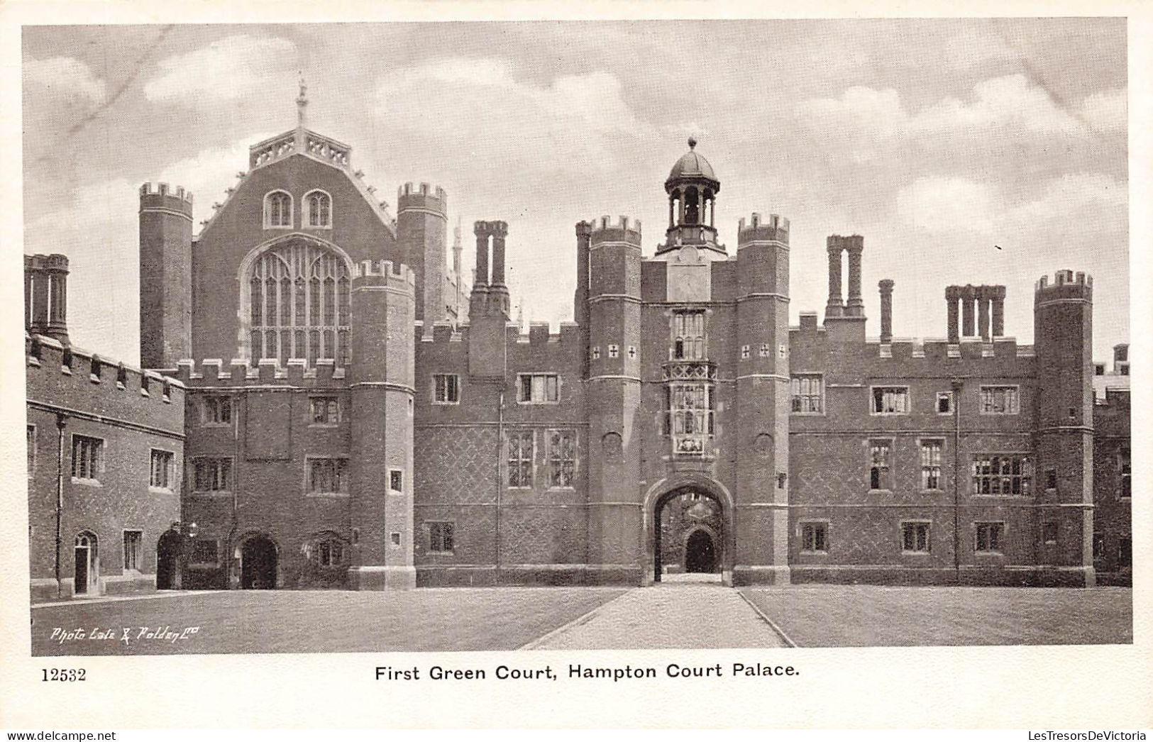 ROYAUME-UNI - Angleterre - London - Hampton Court Palace - First Green Court - Carte Postale Ancienne - Hampton Court