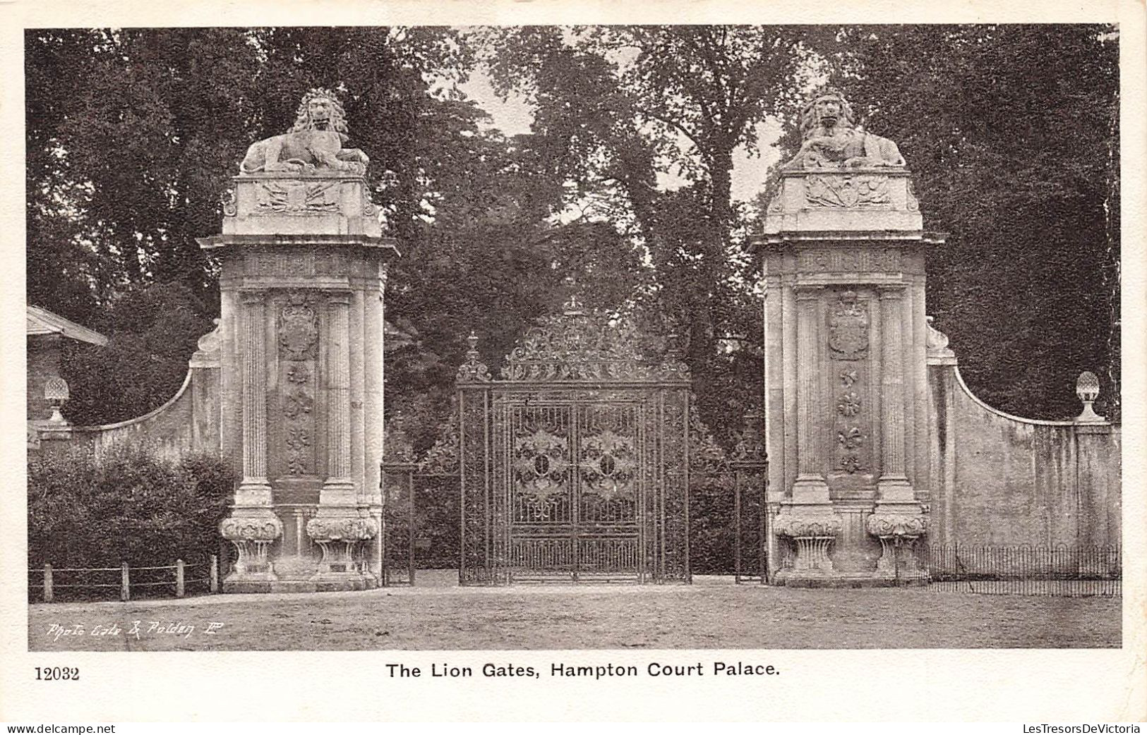 ROYAUME-UNI - Angleterre - London - Hampton Court Palace - The Lion Gates - Carte Postale Ancienne - Hampton Court