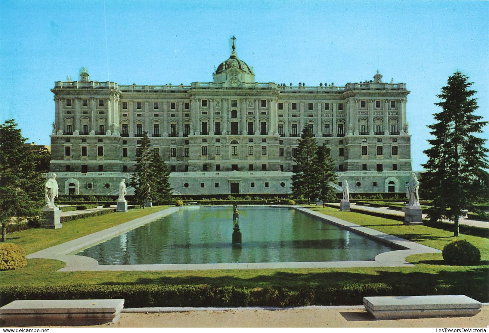 ESPAGNE - Madrid - Vue Sur Le Palais Royale - Vue Générale - De L'extérieure - Fontaine - Carte Postale - Madrid