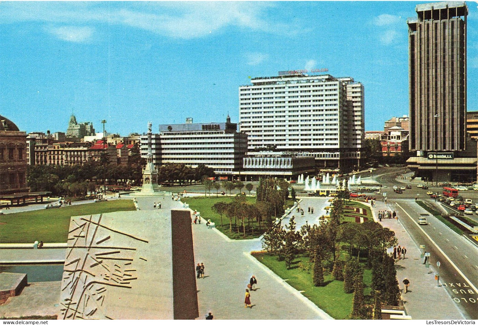 ESPAGNE - Madrid - Vue Sur La Plaza De Colon - Animé - Vue D'ensemble - Carte Postale - Madrid