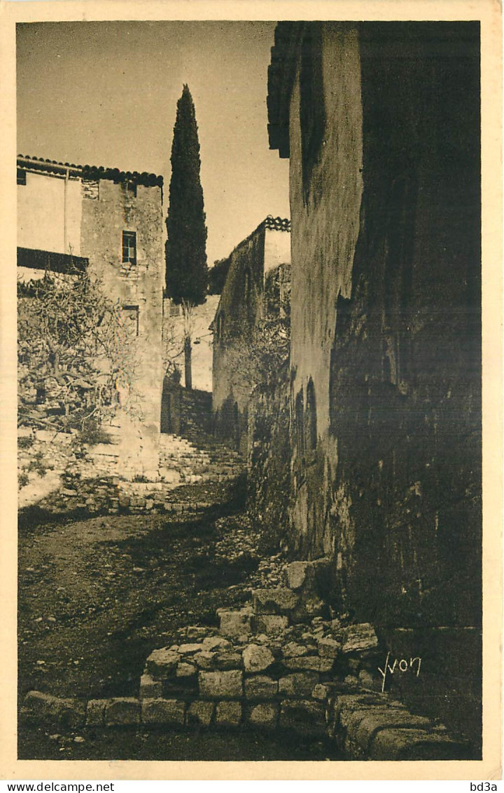 83 - HYERES - VIEILLE RUE ET VIEILLES MAISONS -  Edit. D'art Yvon - 47 - Hyeres