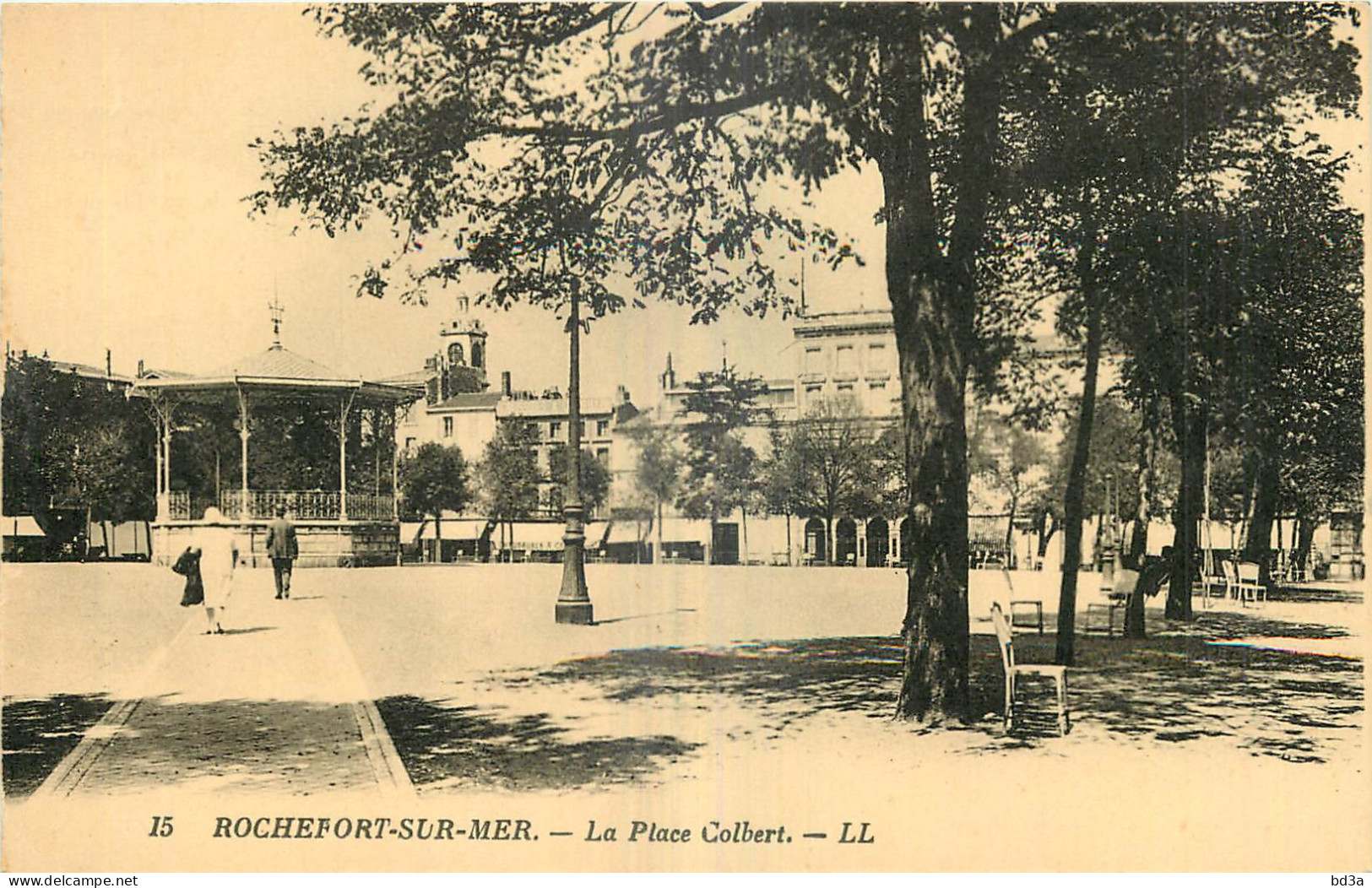 17 - ROCHEFORT SUR MER - LA PLACE COLBERT - LL - 15 - Rochefort