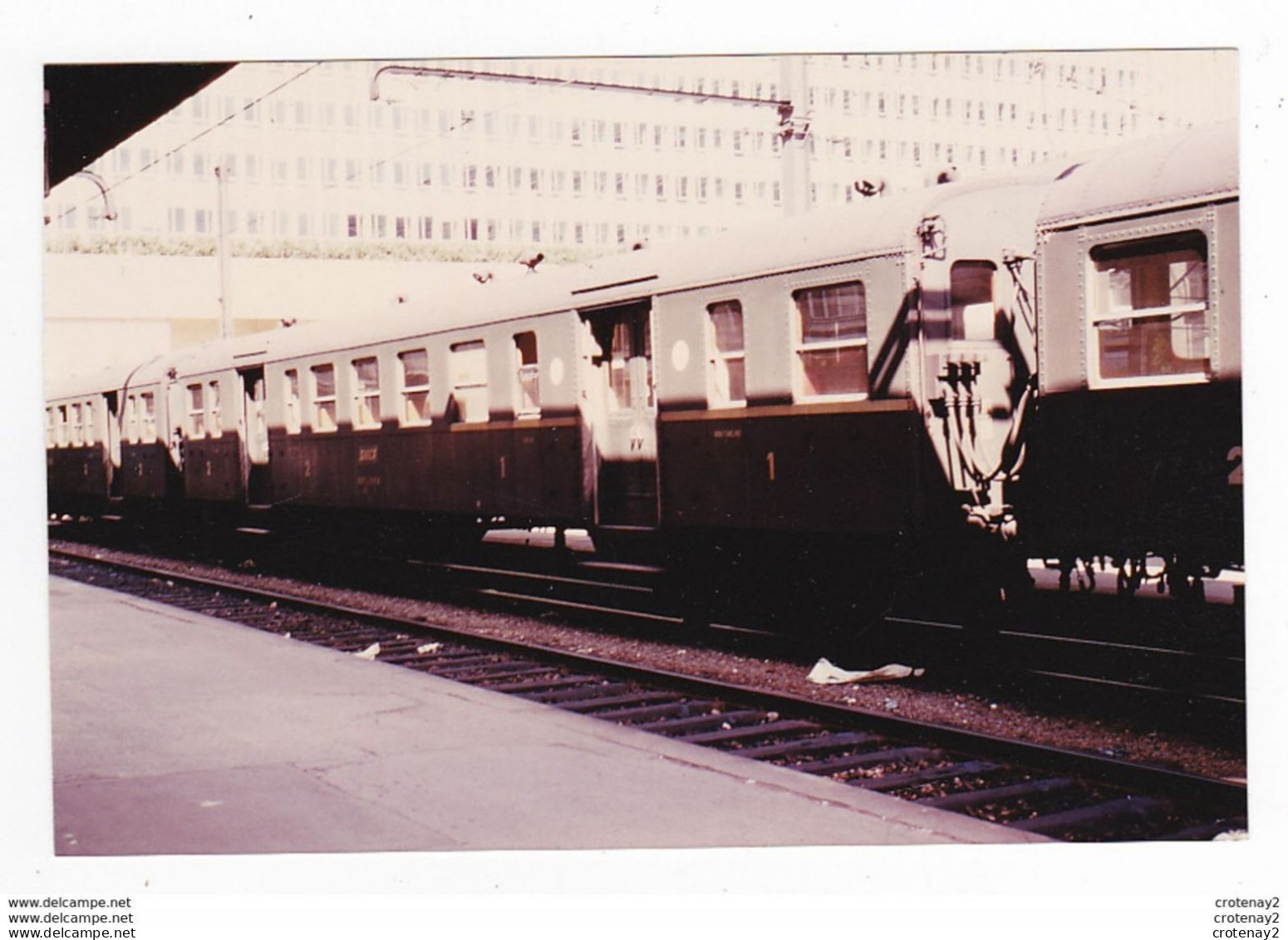 PHOTO Originale TRAINS Wagon Ou Voiture SNCF Voyageurs Mixte De 1ère Fumeurs & Non Fumeurs Et 2ème Classe - Treinen