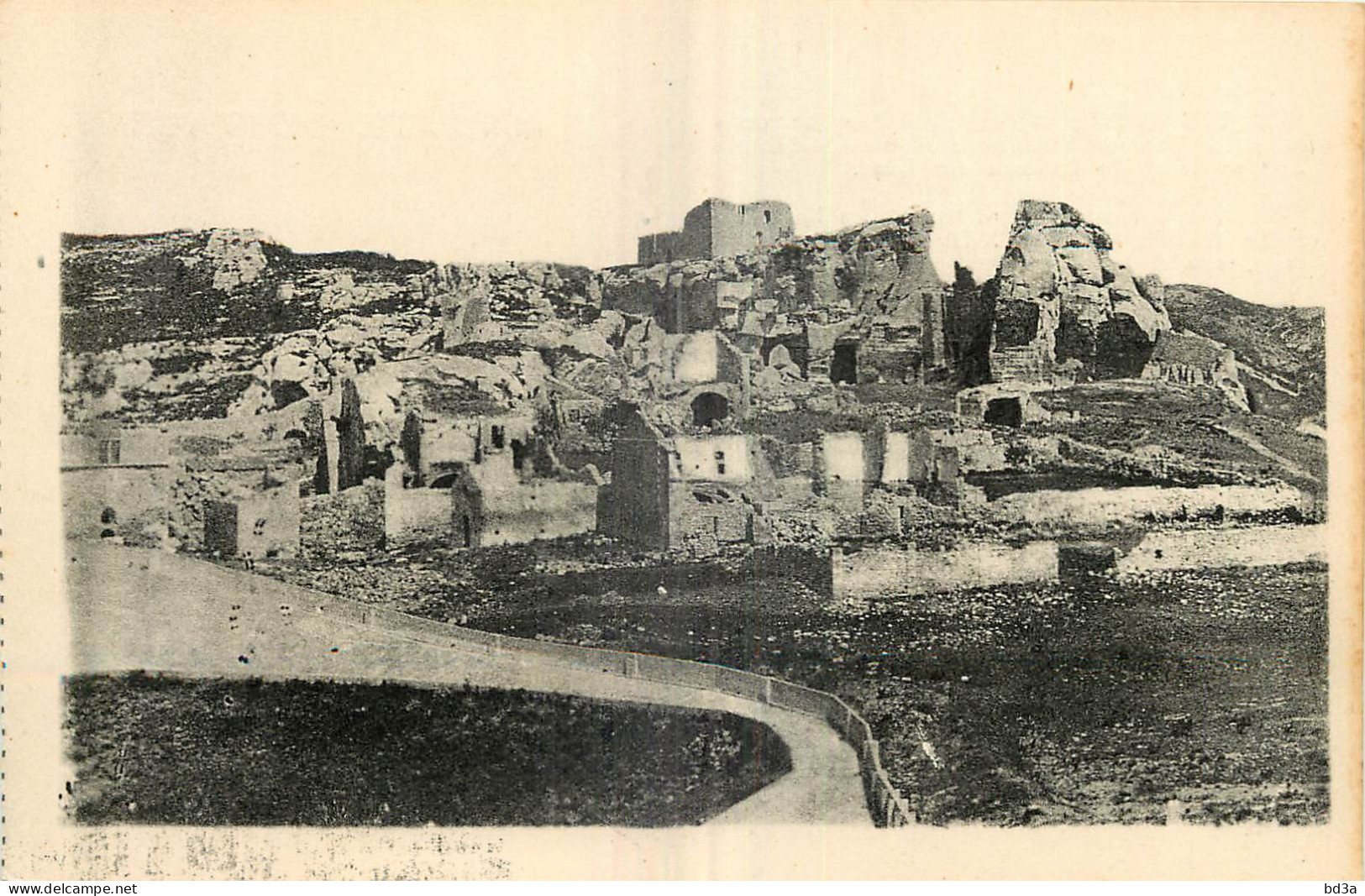 13 - LES BAUX - Les-Baux-de-Provence