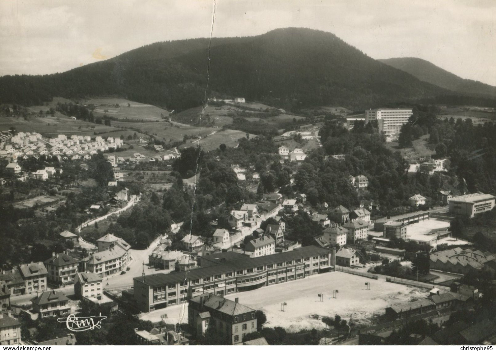 88 N° 25304. Saint Die . Lycee Jules Ferry. Vue Generale Aerienne. Carte Postale Photo. Cpsm. - Saint Die