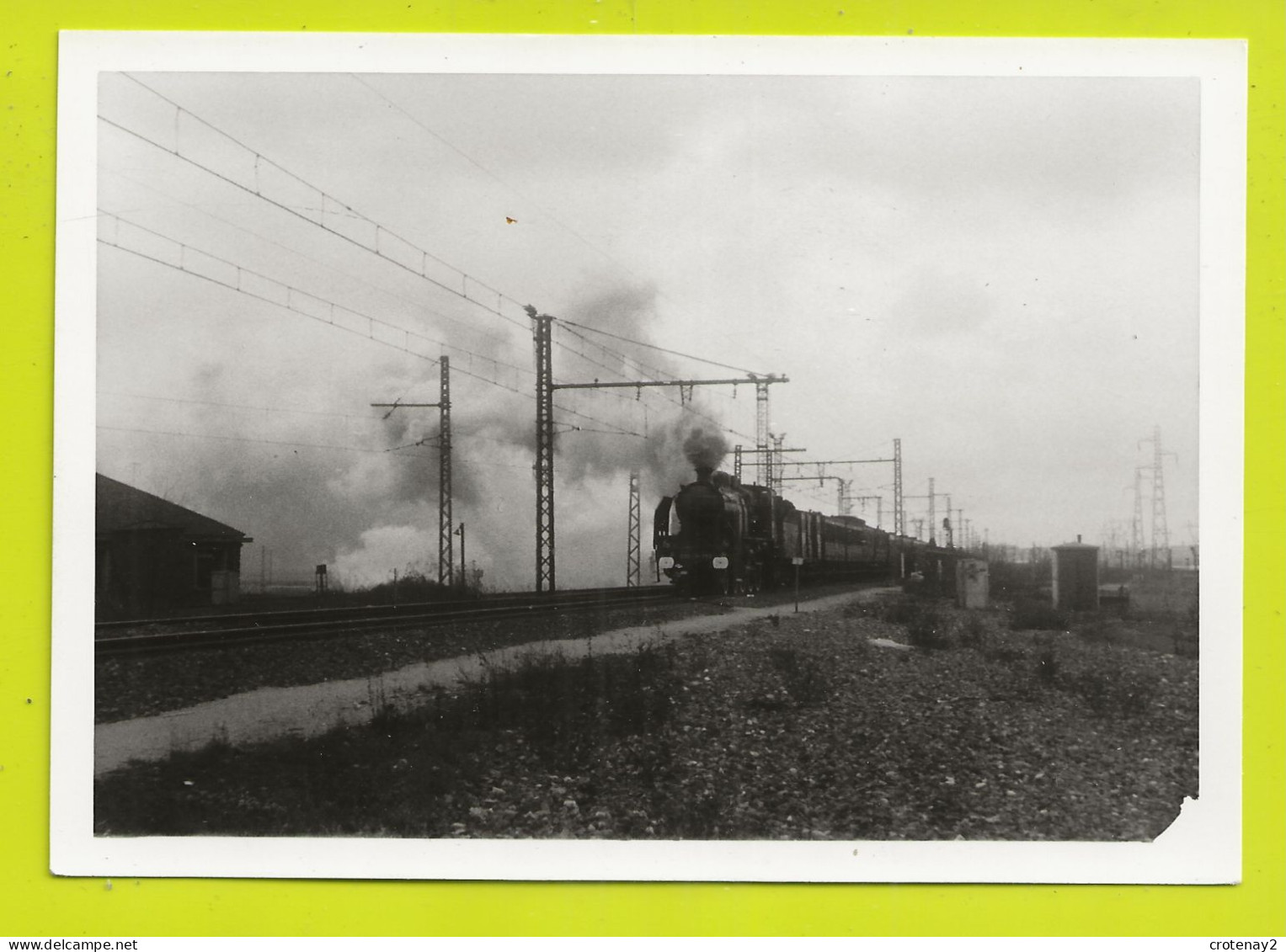 PHOTO Originale TRAINS Train Avec Wagons De Voyageurs Anciens Locomotive à Vapeur 230 G En Ligne En 1971 - Treinen