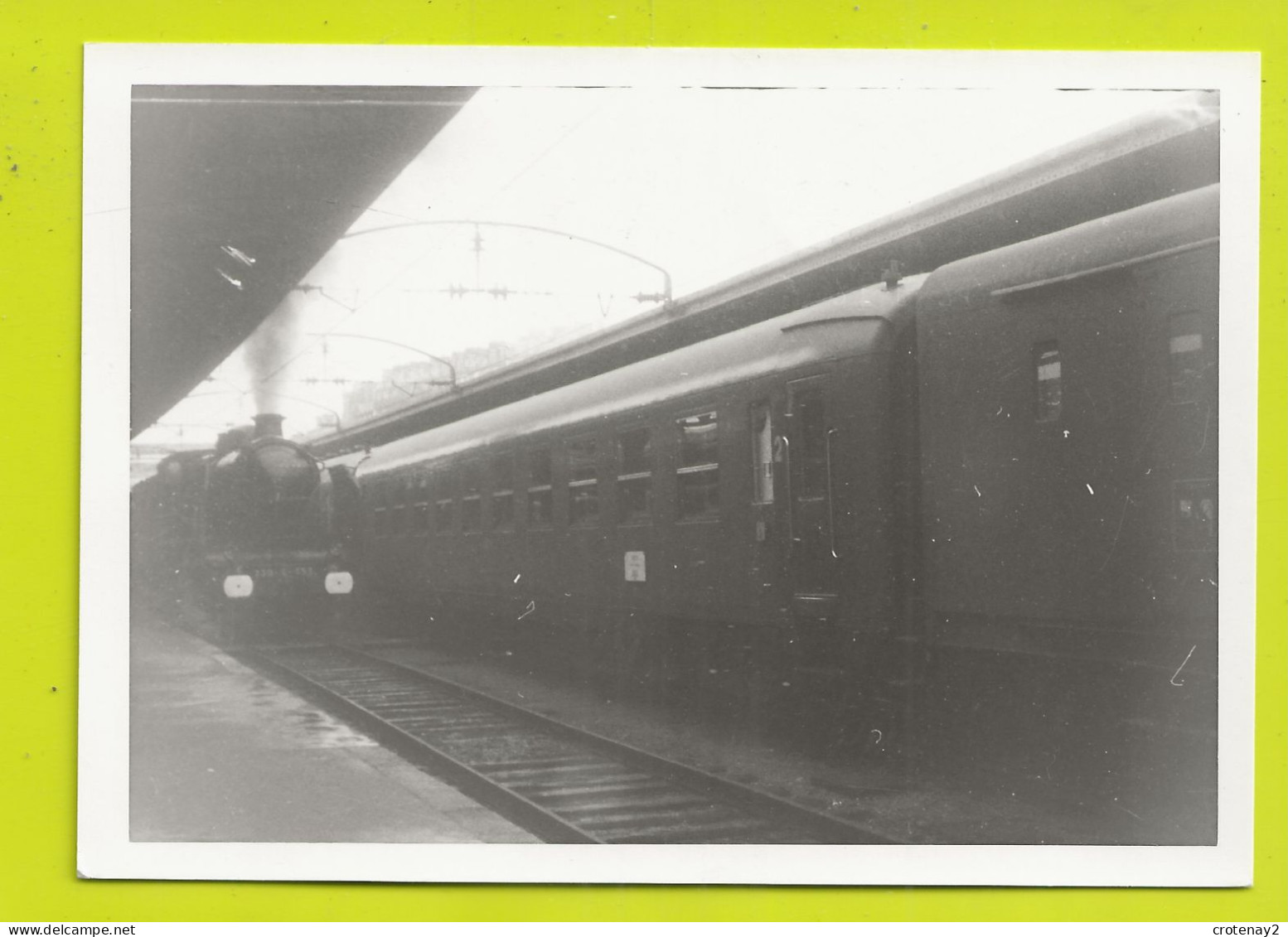 PHOTO Originale TRAINS Train Wagon Voyageurs SNCF Fourgon Locomotive à Vapeur 230 G En 1971 - Trains