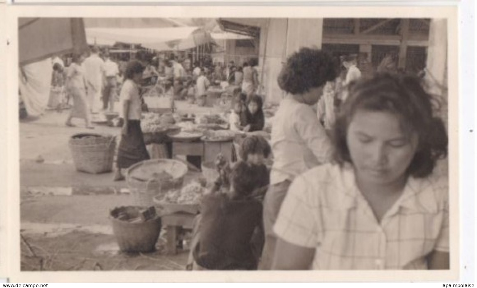 Photo De Particulier  INDOCHINE  CAMBODGE  Phnom Penh Marché Scene De Vie  Marchands Au Marché Réf 30361 - Azië