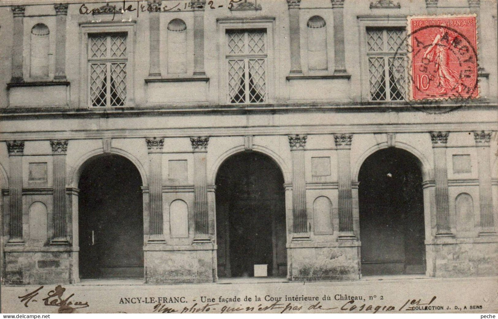 N°2085 W -cpa Ancy Le Franc -une Façade De La Cour Intérieure Du Château- - Ancy Le Franc