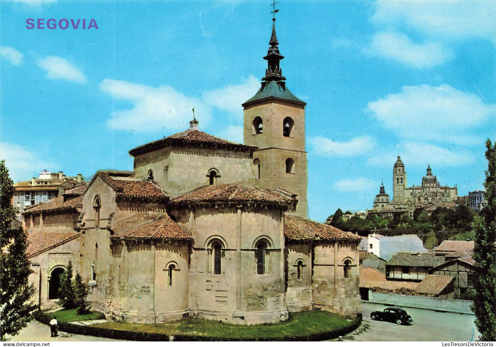ESPAGNE - Segovia - église De Saint Millan - Au Fond La Cathédrale - Vue Générale - Carte Postale - Segovia