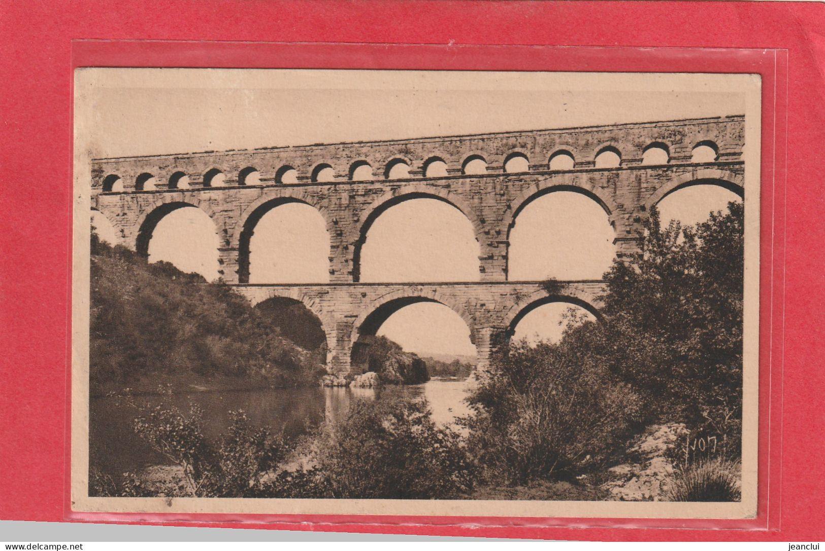 LA DOUCE FRANCE .20. NIMES . LE PONT DU GARD  .  CARTE AFFR AU VERSO LE 9-9-1937 .  2 SCANNES - Nîmes