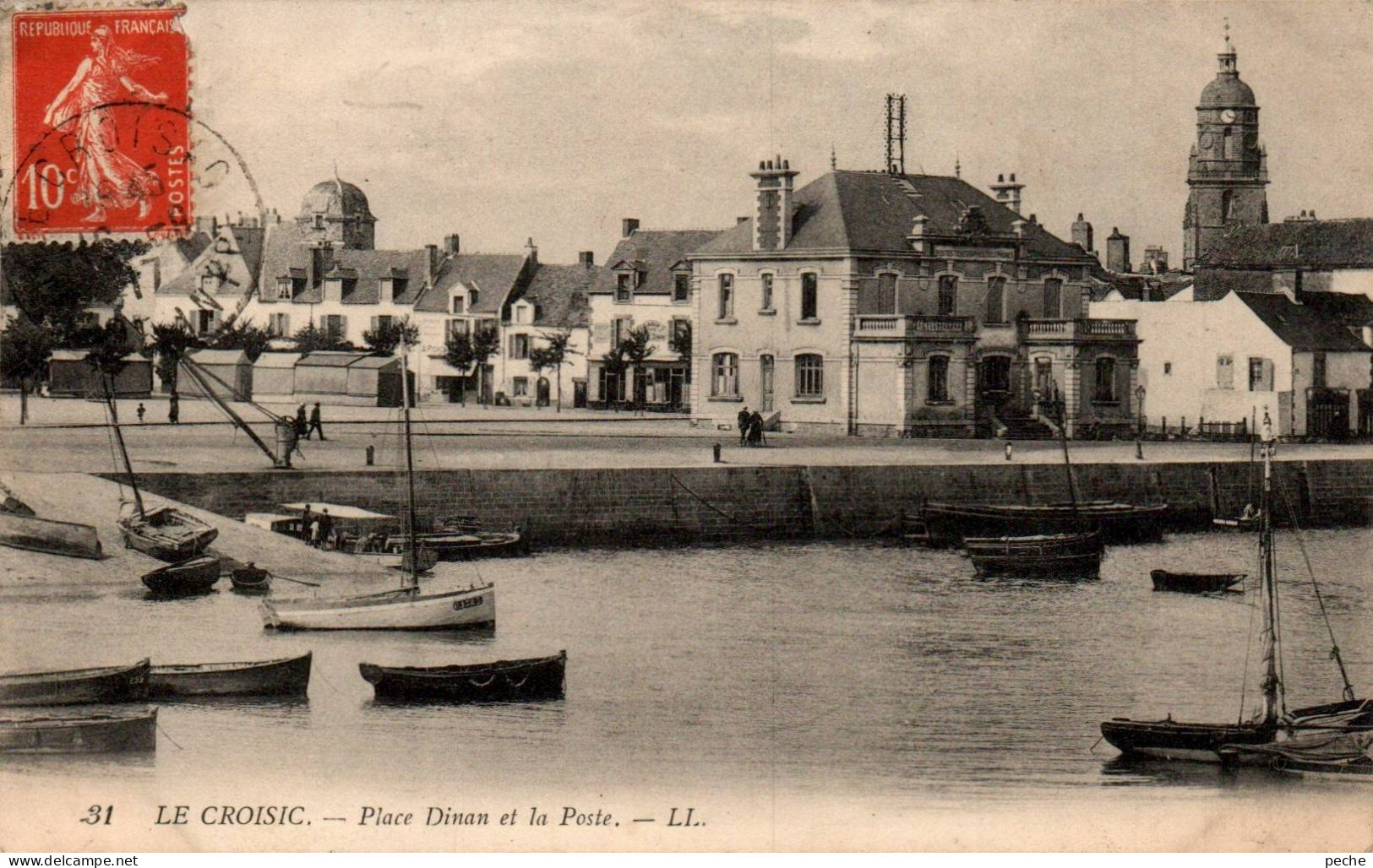 N°2097 W -cpa  Le Croisic -place Dinan Et La Poste- - Le Croisic