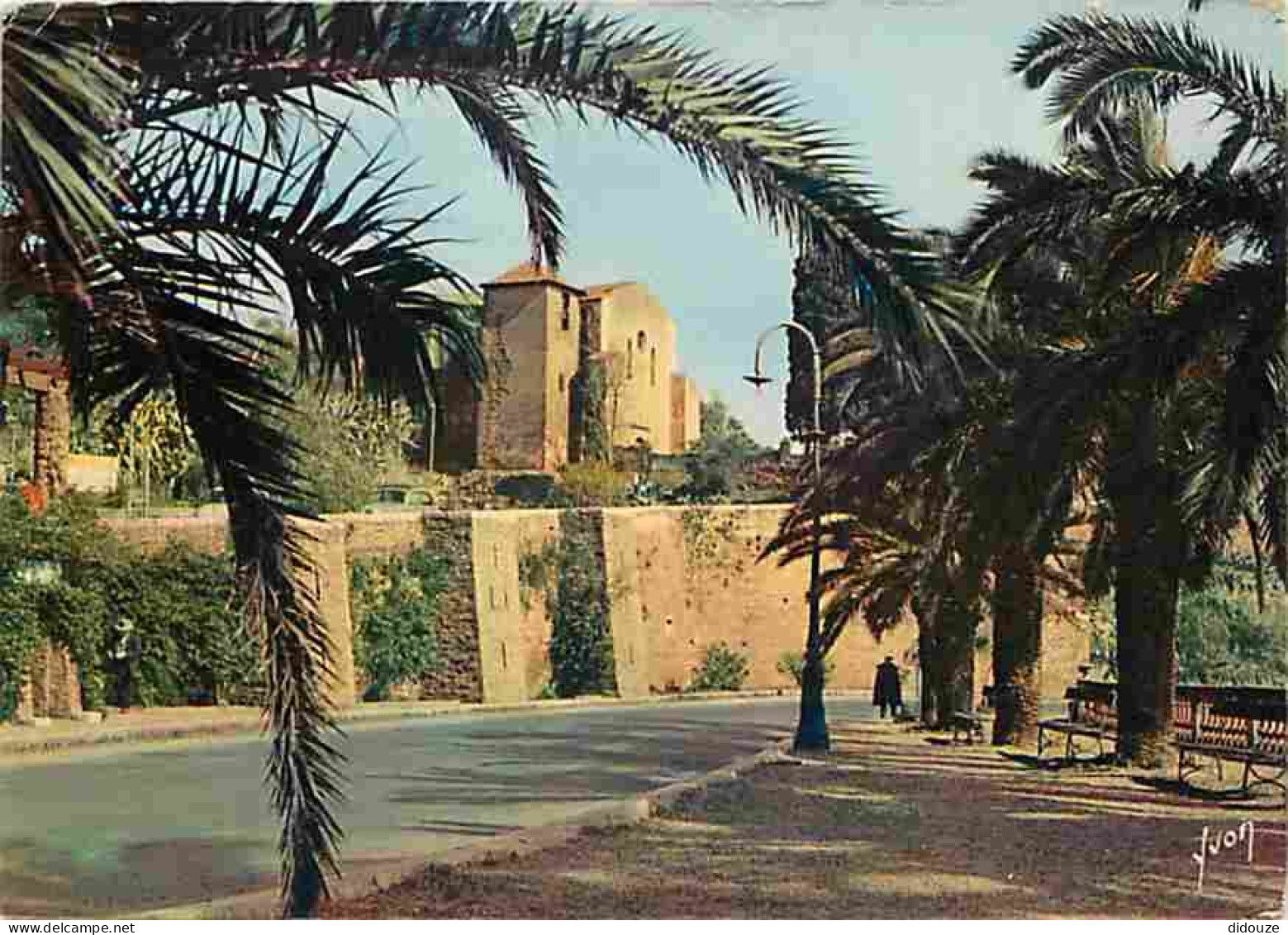 83 - Bormes Les Mimosas - Les Remparts Et La Chapelle Saint François - CPM - Voir Scans Recto-Verso - Bormes-les-Mimosas