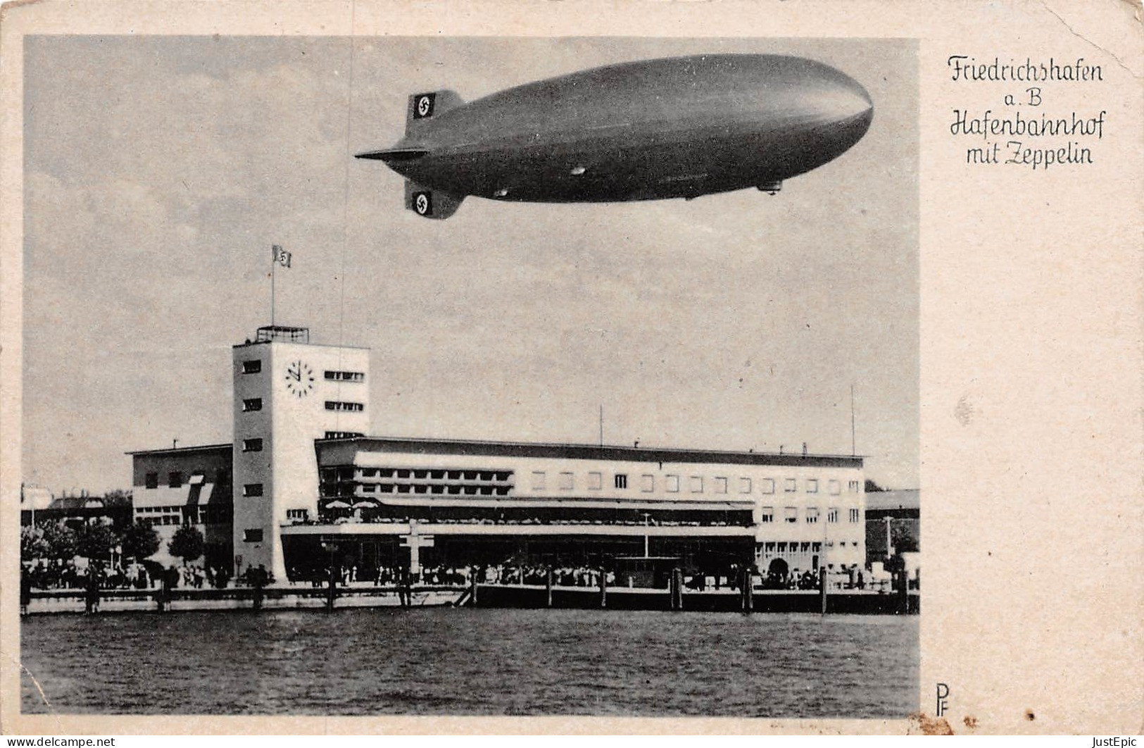 DEUTCHLAND -FRIEDRICHSHAFEN A. B -HAFENBAHNHOF MIT ZEPPELIN -CPA ±1930 - Friedrichshafen