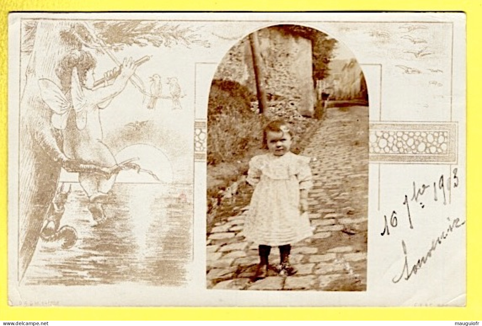 PHOTOGRAPHIE / PHOTO D'UNE FILLETTE SUR CARTE POSTALE ILLUSTRÉE / CHÉRUBIN JOUANT DE LA FLÛTE & ECUREUIL / 1903 - Photographs