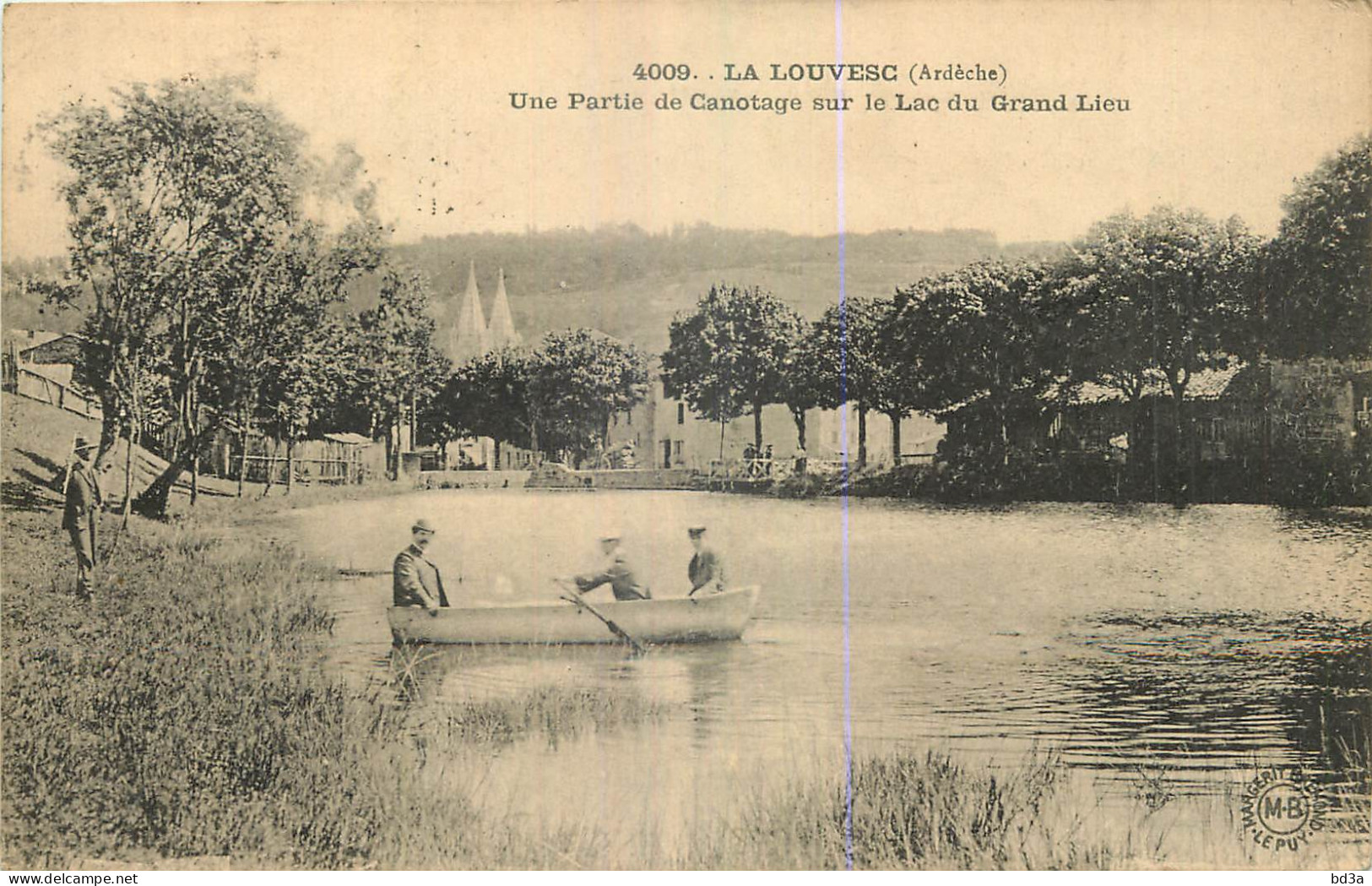 07 - LA LOUVESC - UNE PARTIE DE CANOTAGE SUR LE LAC DU GRAND LIEU - - La Louvesc