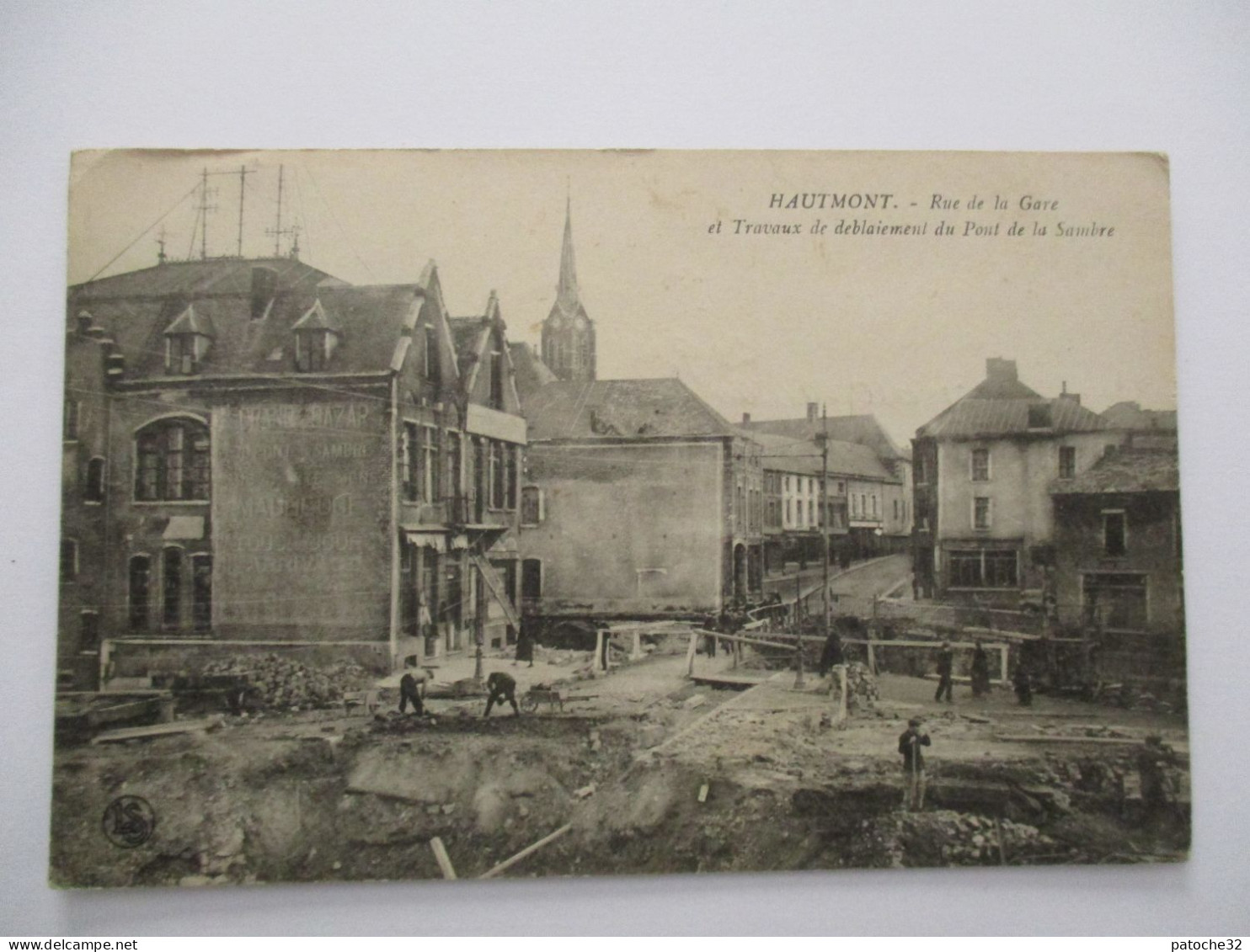 Cpa...Hautmont...(nord)...rue De La Gare Et Travaux De Déblaiement Du Pont De La Sambre...1919...animée - Autres & Non Classés