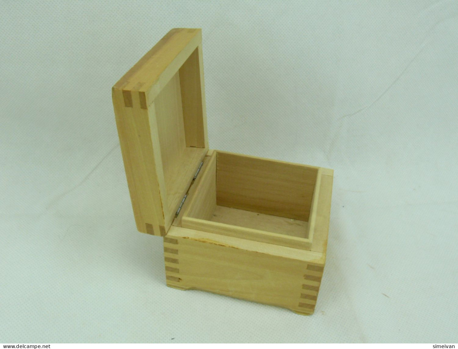 Interesting Wooden Trinket Box #2337