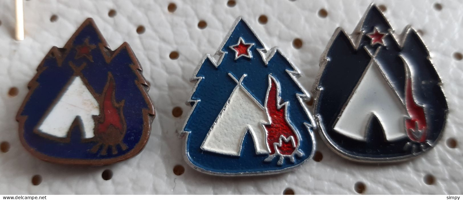Scouts Scout  Federation Of Slovenia  3 Different Pins - Verenigingen