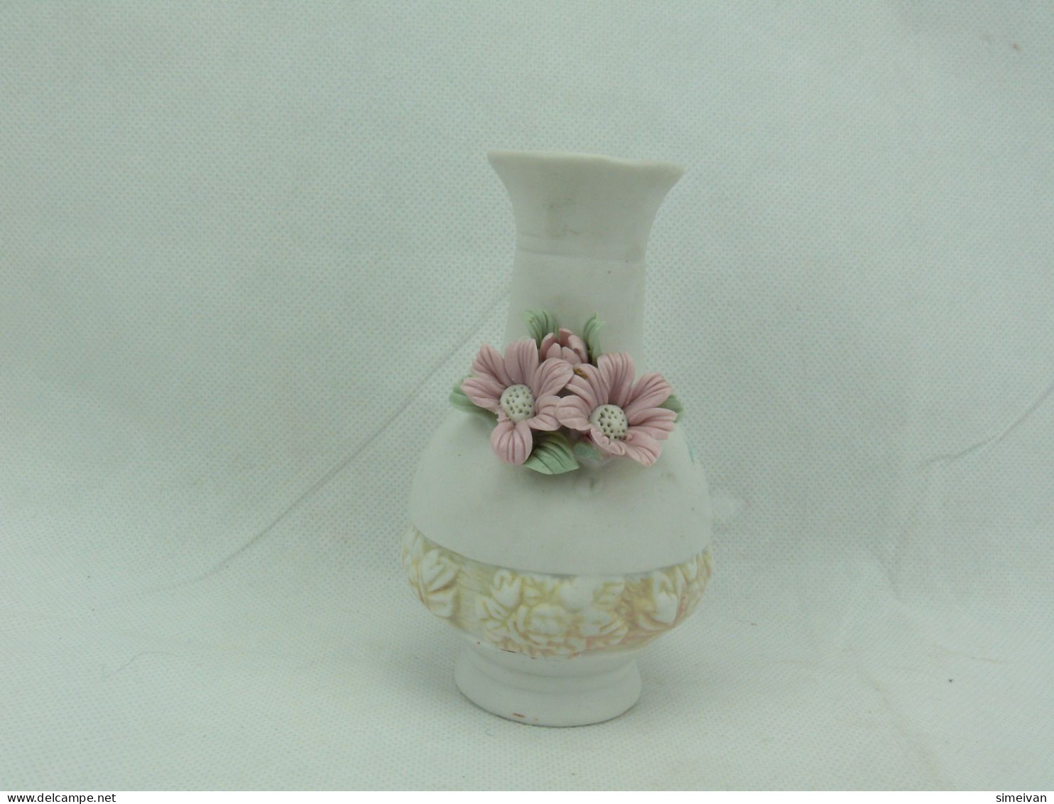 Beautiful Small Porcelain Vase With Flowers 13cm #2338 - Vasen