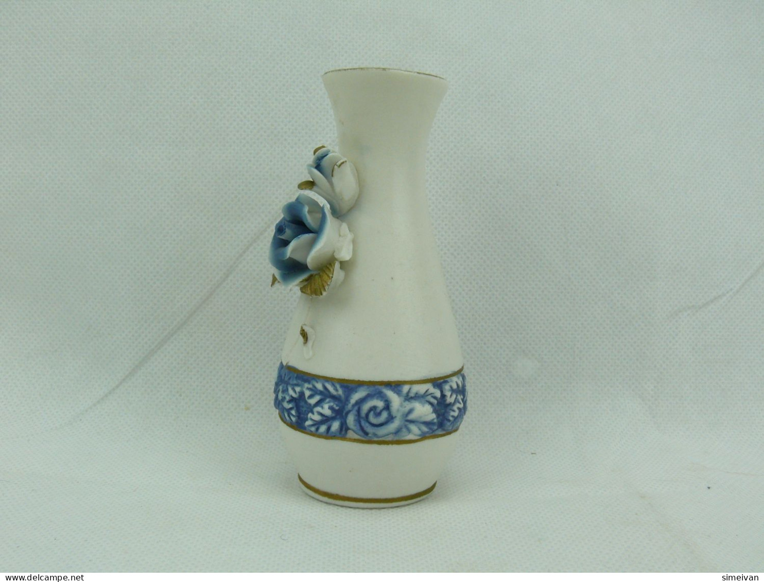 Beautiful Small Porcelain Vase With Blue Roses 12cm #2339 - Jarrones