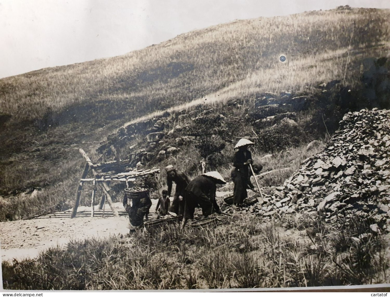 Photo De La Mine René . Charbonnages De YEN-LAP INDOCHINE Tête Du Nouveau Plan Reprise D'un Tas De Criblé - Asie