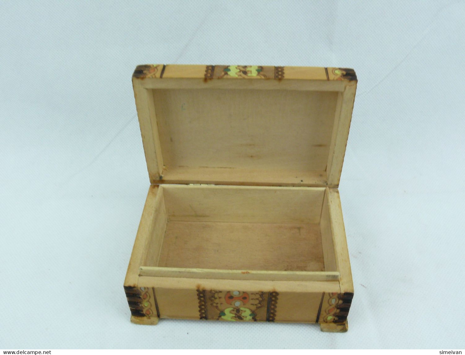 Beautiful Vintage Wooden Trinket Box #2355