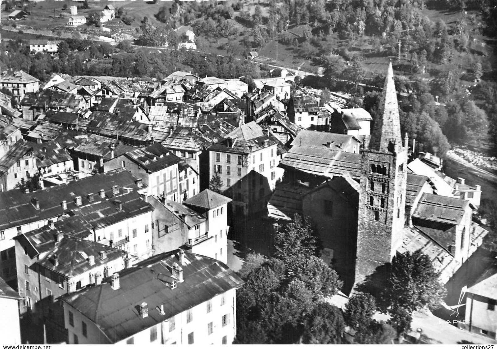 06-SAINT-ETIENNE-SUR-TINEE- LE CENTRE VUE DU CIEL - Saint-Etienne-de-Tinée