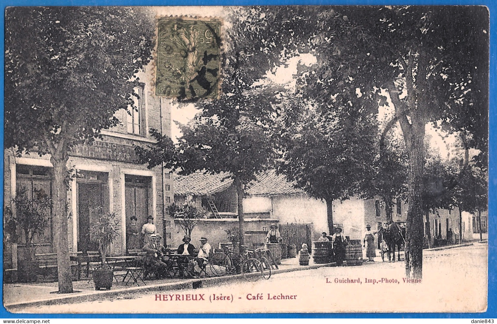 CPA TOP SÉLECTION - ISERE - HEYRIEUX - CAFÉ LECHNER - Animation En Terrasse, Cycles, Petit Attelage - Autres & Non Classés