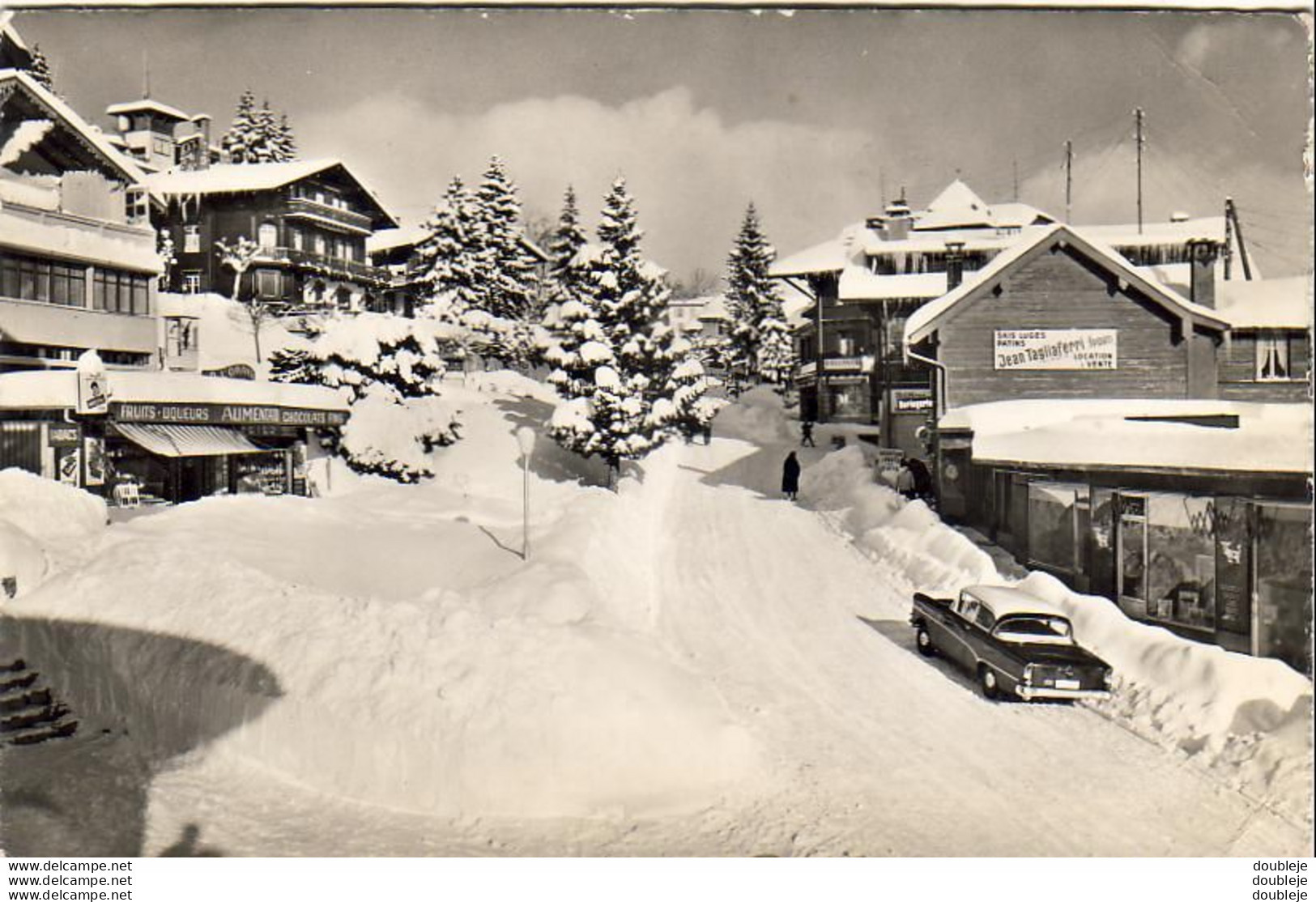 SUISSE  LEYSIN  Centre   ........... Avec Simca Versailles - Leysin