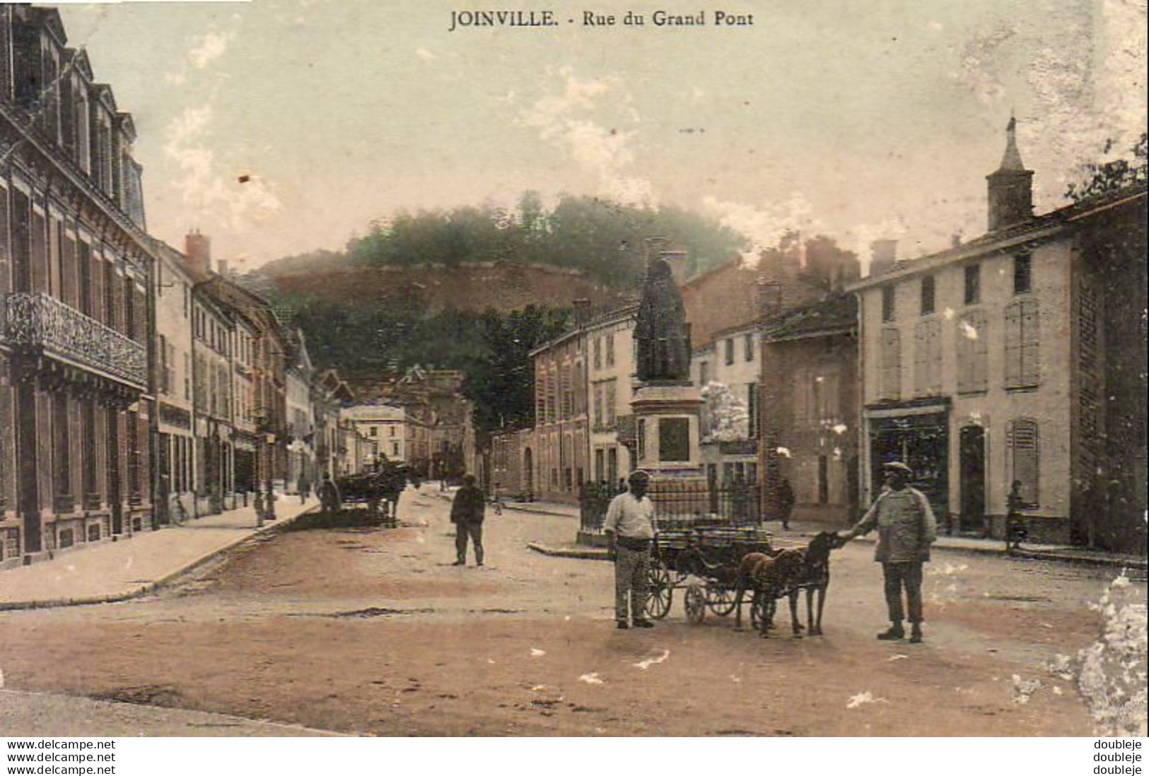 D52   JOINVILLE   Rue Du Grand Pont  ..........  Avec Attelage De Chiens ........  Carte De 2ème Choix - Joinville