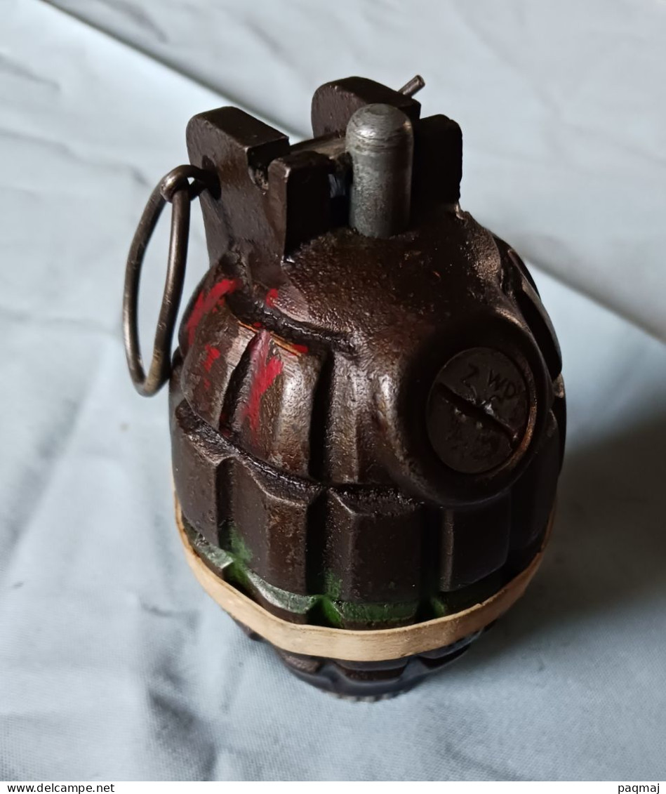 Grenade "Mills" 36 Neutralisée  UK WW Complète - Decotatieve Wapens