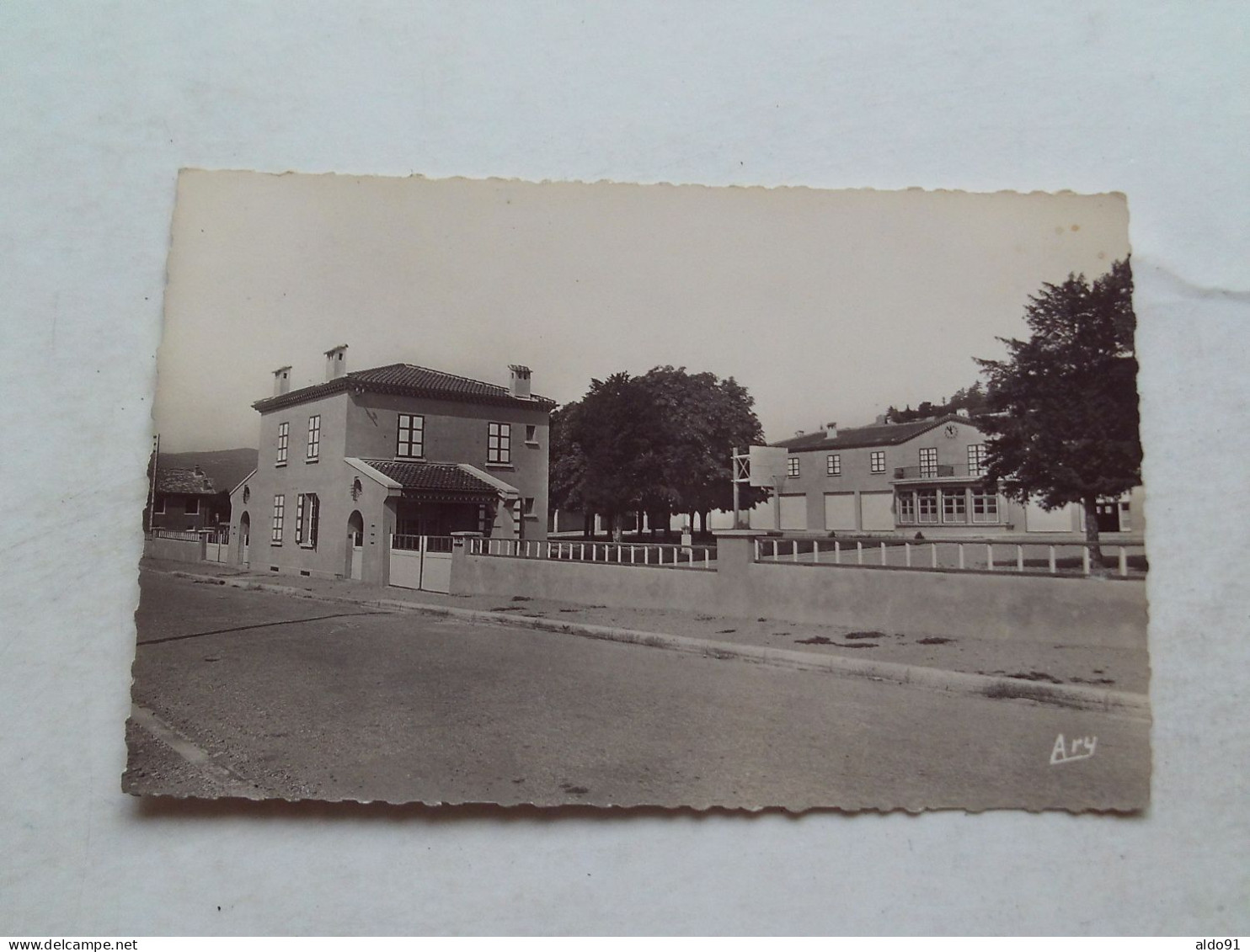 (Drôme - 26) -  Donzère  -  Groupe Scolaire..............voir Scans - Donzère